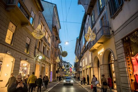 Milano Via Montenapoleone La Pi Costosa In Ue Per Canoni Affitto