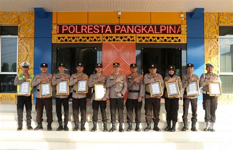 Sebanyak Sembilan Personel Polresta Pangkalpinang Terima Penghargaan