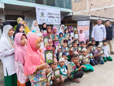 Bmh Salurkan Paket Alquran Untuk Santri Rumah Quran Apung Di Belawan