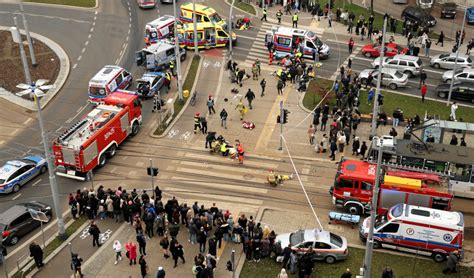 Szczecin Wypadek Przy Placu Rod A Samoch D Wjecha W Ludzi