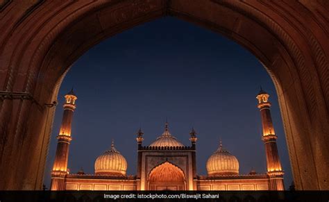 Delhi Jama Masjid Bans Girls Entry Welcome For Worship Not Dates