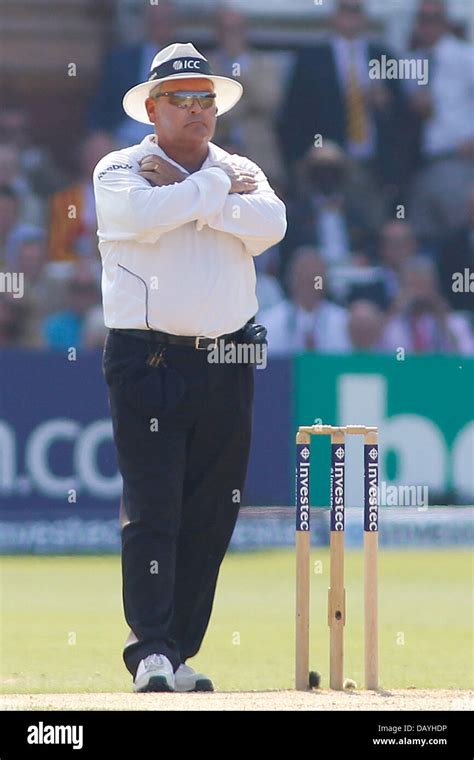 Cricket umpire drs hi-res stock photography and images - Alamy