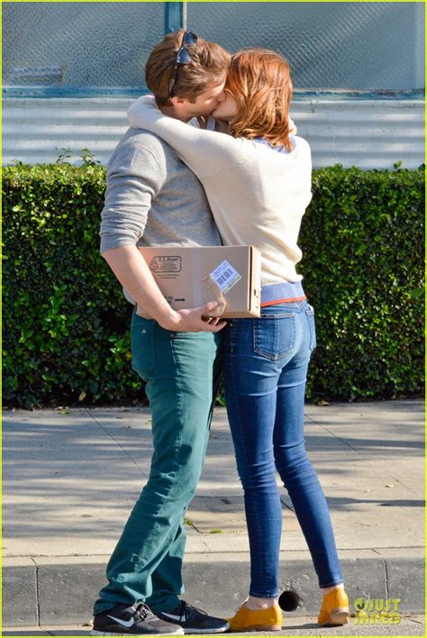 Andrew Garfield & Emma Stone Show Us How to Really Kiss with Passion On ...