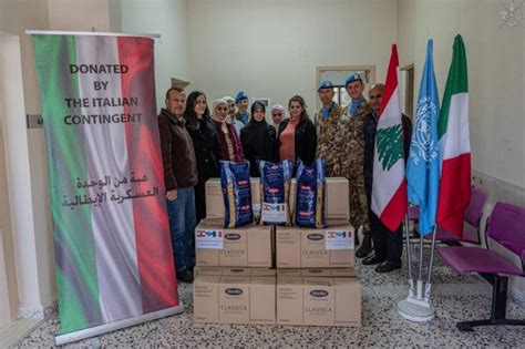 Libano Caschi Blu Italiani Di UNIFIL Consegnano Aiuti Alimentari Alla