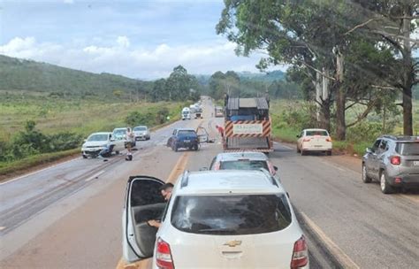 Batida Entre Carros E Carretas Deixa Morto E Ferido Na BR 040 Em Nova Lima