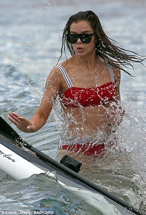 Hailee Steinfeld Flaunts Curves In Red Bikini In Hawaii Daily Mail Online