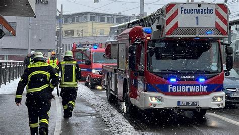 Augsburg Adventsgesteck In Flammen Feuerwehr R Ckt Nach Oberhausen Aus