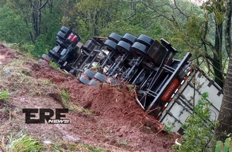 Carreta Sai Da Pista E Tomba Na Ers Entre Ronda Alta E Pont O Erenews