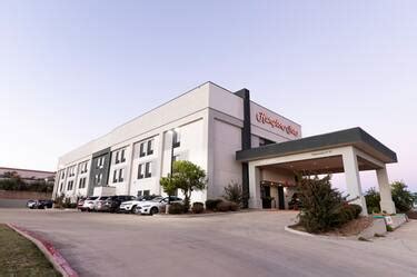 Pet-Friendly Hotels in Fredericksburg, TX - Find Hotels - Hilton