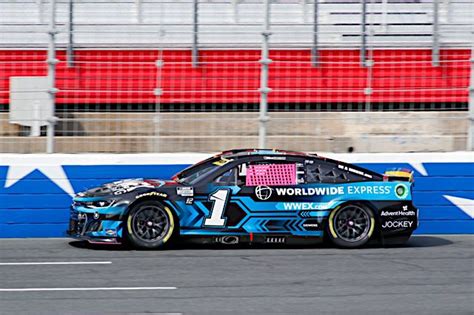 Worldwide Express Re Ups With Trackhouse VCP Motorsports