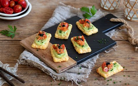 Tostinhas de Puré de Batata Salmão e Abacate Cuizeat