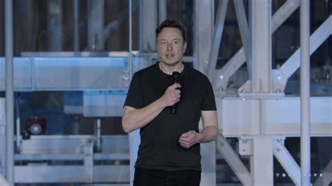 Elon Musk a anunțat că până la sfârşitul anului vrea să implanteze