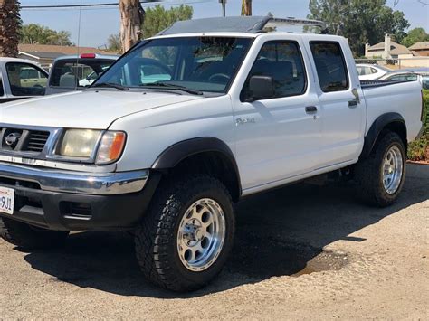 Nissan Frontier 4x4 Lifted