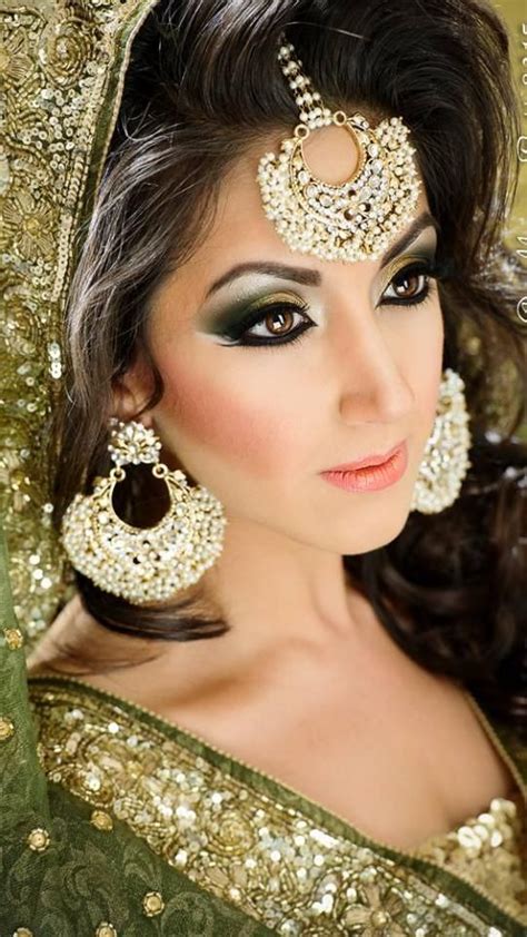 Pin By Ria Meera Meera Munshi Frsa On Pins By You Earrings Bridal Eye Makeup Bridal Jewelry