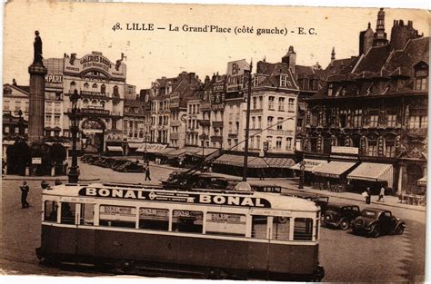 Lille La Grand Place cote gauche à Lille