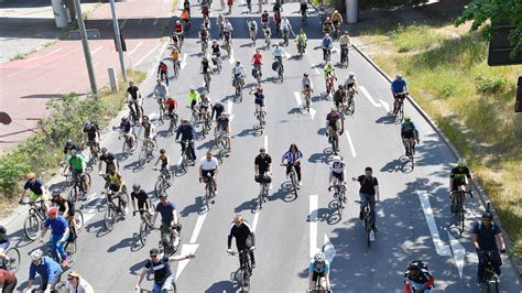 Ein Stern Zieht Durch Berlin Adfc Sternfahrt In Berlin Rbb