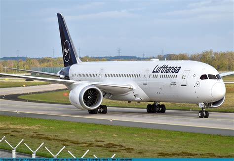 Picture Lufthansa Boeing 787 9 Dreamliner D ABPD