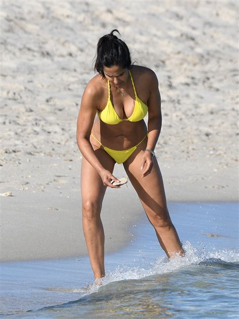 Padma Lakshmi Sexy Bikini Candids On The Beach In Miami Gallery