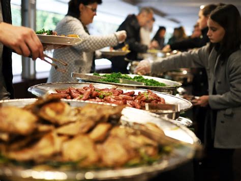 Associa O Amigos Do Hc Promove Feijoada Beneficente No Dia De