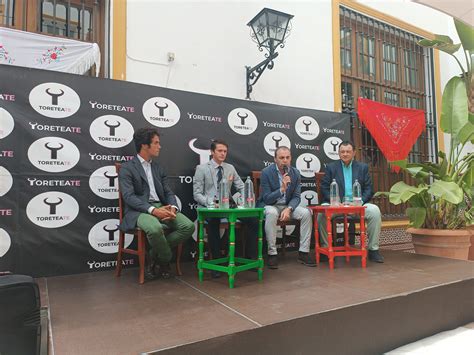 Los Toreros José Ruiz Muñiz Y Lama De Góngora Junto Al Periodista