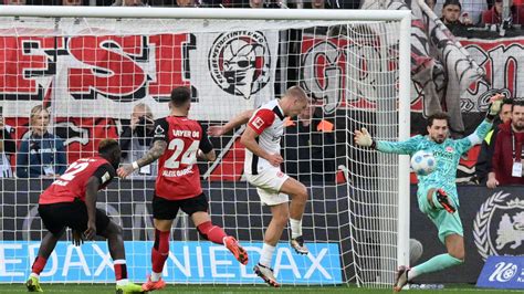 Nach Niederlage in Leverkusen im Brennpunkt Eintracht Kapitän Kevin Trapp