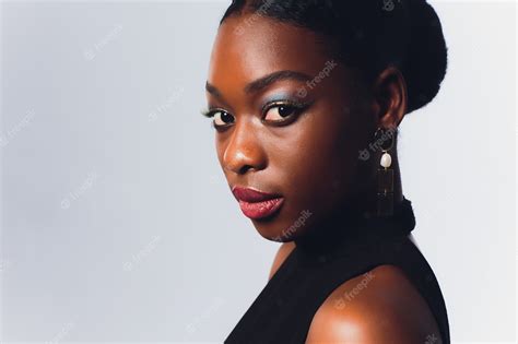 Premium Photo Portrait Of Beautiful African American Woman