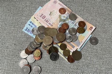 Creșterea salariului mediu net pe economie în România umbrită de rata