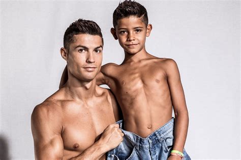 Cristiano Ronaldo Flaunts Chiseled Abs In Shirtless Ig Photos Breaking