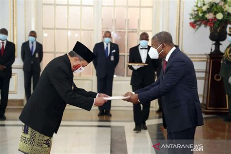 Dubes Ri Serahkan Surat Kepercayaan Kepada Presiden Angola Antara News