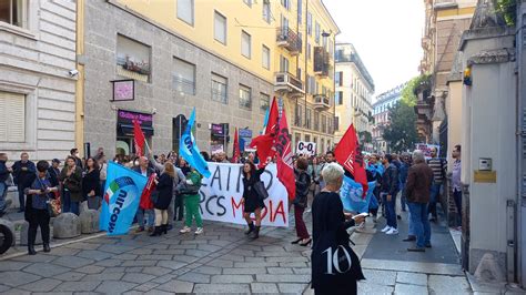 Milano Acque Sempre Pi Agitate Al Corriere Presidio Di Giornalisti E