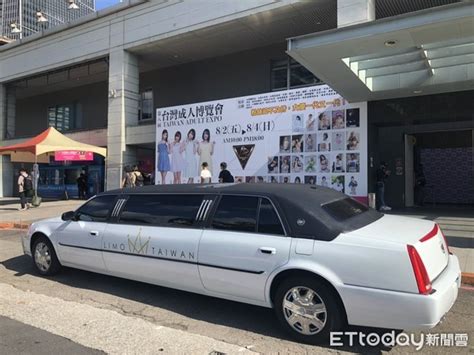 台北成人展「女優車」被拖走！網看「車窗全黑」傻：全新企劃？ Ettoday網搜新聞 Ettoday新聞雲