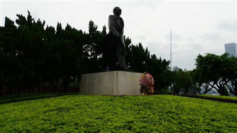 【有片】習近平向深圳蓮花山公園鄧小平銅像敬獻花籃 視頻專題 橙新聞