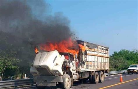 Cami N Cargado Con Mandarinas Se Incendia