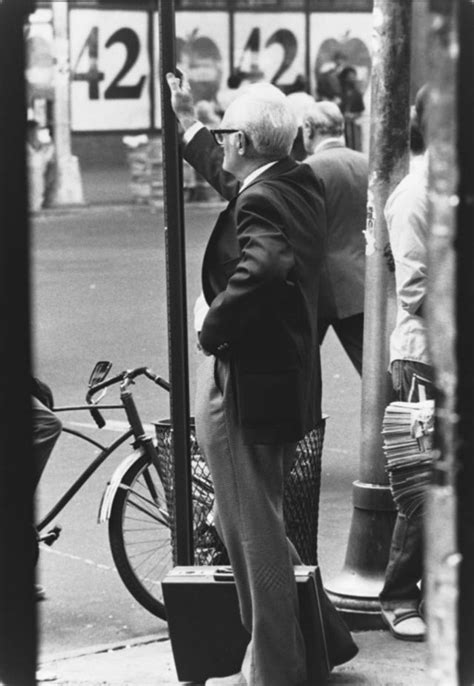 23 Pictures Of Pimps Prostitutes And Homeless Of 1970s Times Square Through A Bartenders