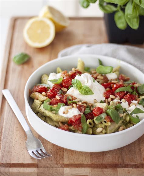 PÂTES POULET PESTO BURRATA AUX TOMATES CONFITES Exceldor