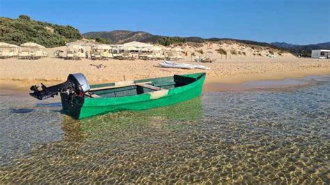 10 Migranti Sbarcano Sulla Spiaggia Di Chia Nel Sud Sardegna