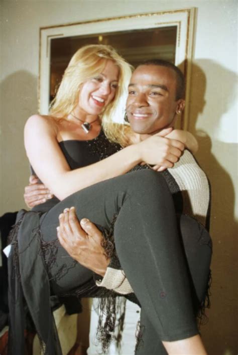 Sheila Mello E Alexandre Pires - Além de Sheila Mello e Jacaré, confira outros romances do É o Tchan!