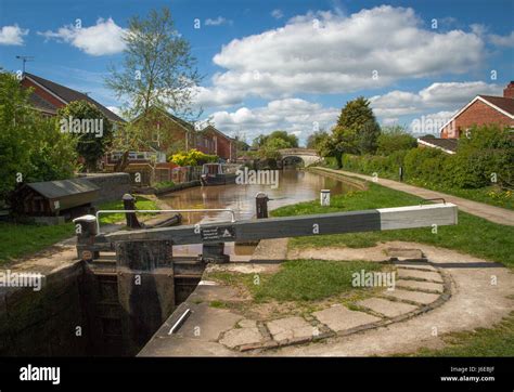 Uk Narrowboat Boat Barge Hi Res Stock Photography And Images Alamy