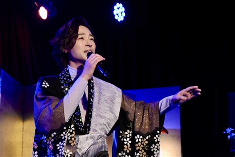 山内惠介が新曲「こころ万華鏡」発売記念イベント。「山内惠介の第三章。新しい自分のスタートが切れる歌」 カラフル