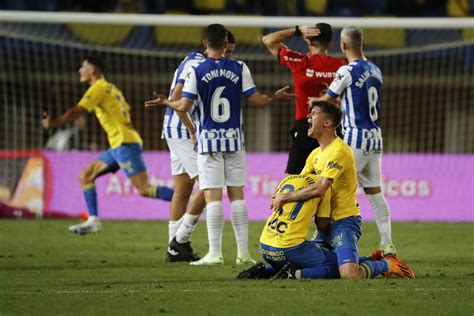 La Unión Deportiva Las Palmas regresa a Primera tras un agónico empate