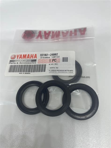 Oil Seal Pulley Side Aerox V1 V2 Nmax V2 93102 24802 Yamaha Genuine