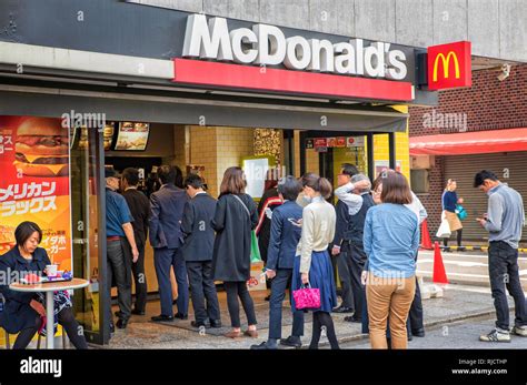 lunch time queue  food stock photo alamy