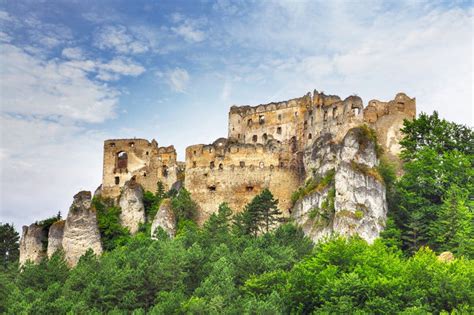 Ruinen Von Lietava Schloss Slowakei Stockfoto Bild Von Geb Ude Grau