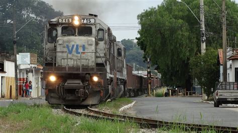 Trens de carga da VLi circulando pela Rota do Calcário no interior de