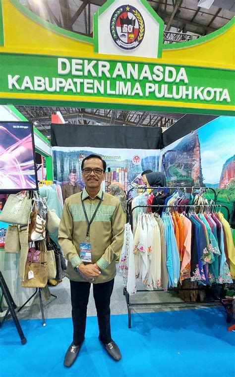 Bupati Limapuluh Kota Safaruddin Dt Bandaro Rajo Hadir Di Pameran