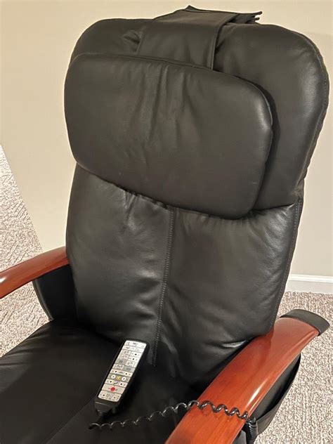 Lot 72b Interactive Health Htt 10 Crp Robotic Massage Chair