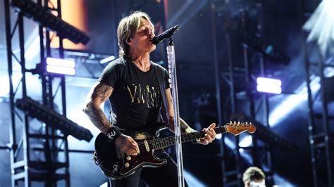 Sketchy Things Everyone Just Ignores About Keith Urban