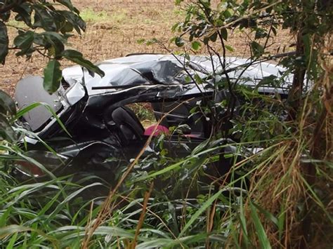 G1 Jovem morre após carro aquaplanar e sair da pista em rodovia do RS