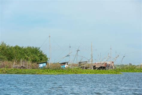 El Pueblo Del Pescador En Tailandia Con Varias Herramientas Pesqueras