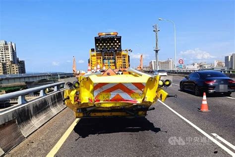 國1五楊高架林口段緩撞車遭撞 車流一度回堵3公里 社會 中央社 Cna